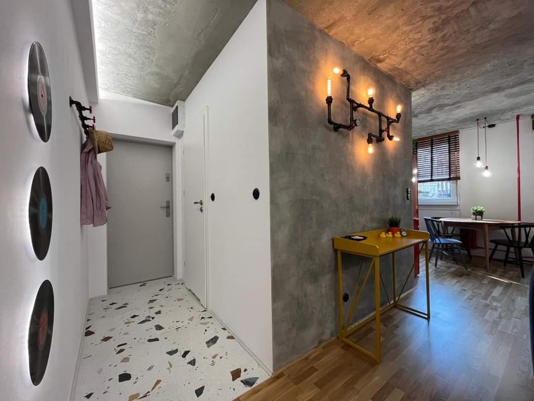 Modern Retro Apart ~ 800M Main Square Вроцлав Екстериор снимка